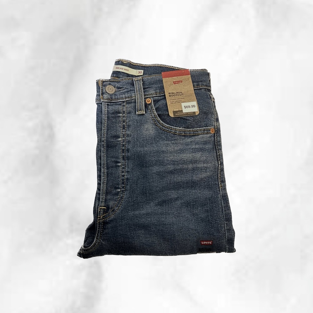 High Rise Levi’s Jeans - Picture 4 of 4